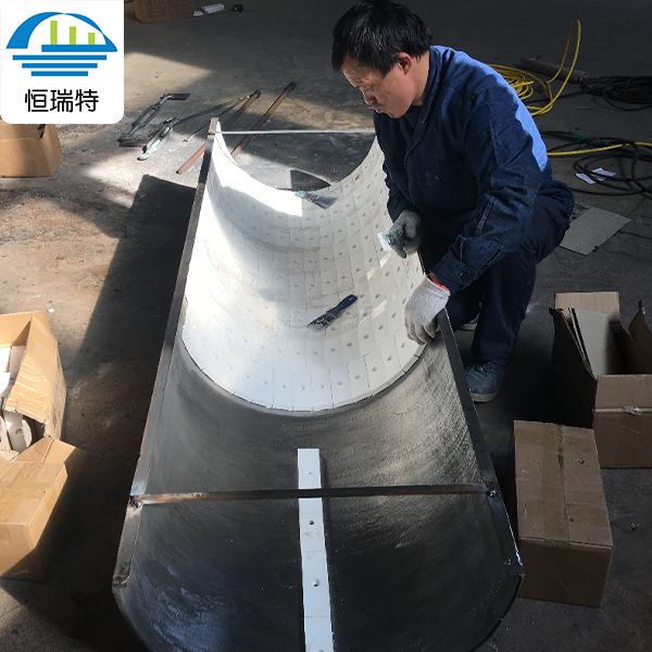 耐磨陶瓷片在工业溜槽中的结构特性与耐磨防护应用研究